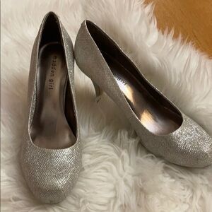 Madden Girl Sequin  Prom Wedding Gold heels size 8